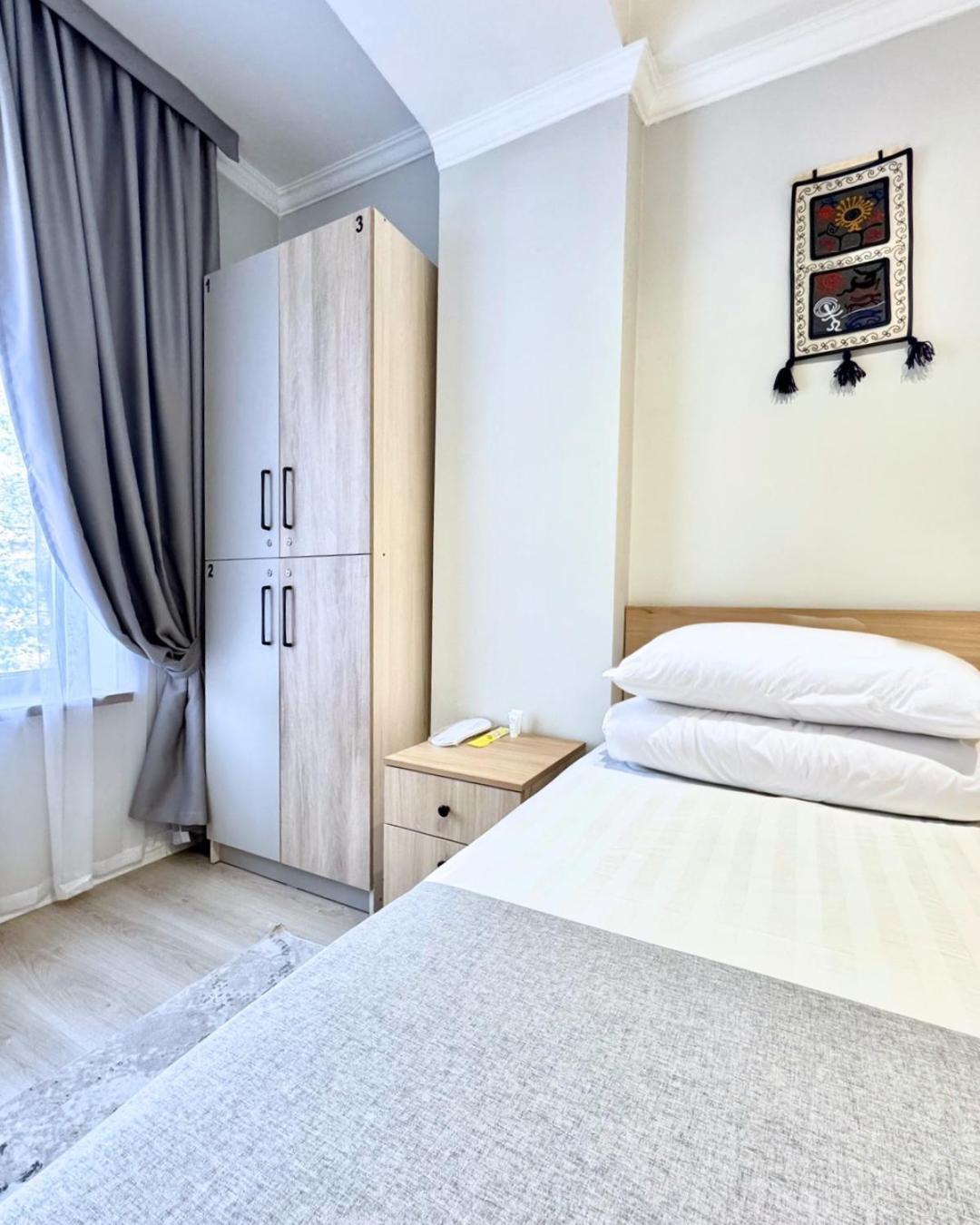 בישקק Compass Hostel מראה חיצוני תמונה