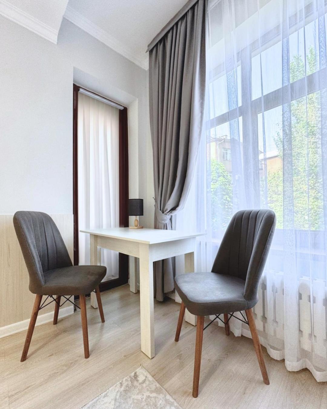בישקק Compass Hostel מראה חיצוני תמונה