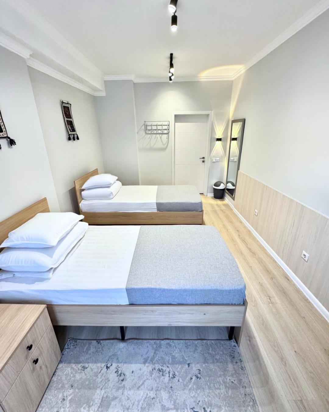 בישקק Compass Hostel מראה חיצוני תמונה