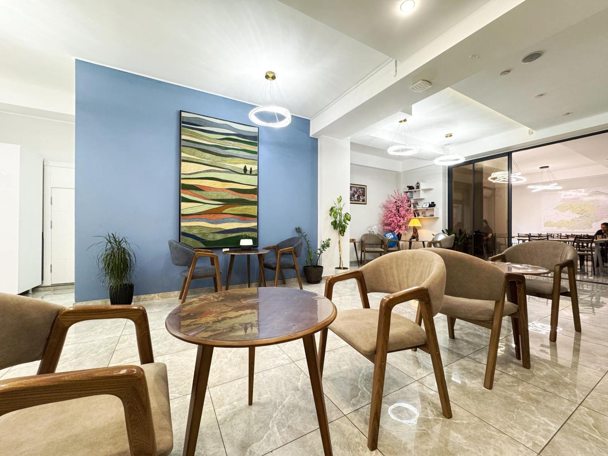בישקק Compass Hostel מראה חיצוני תמונה
