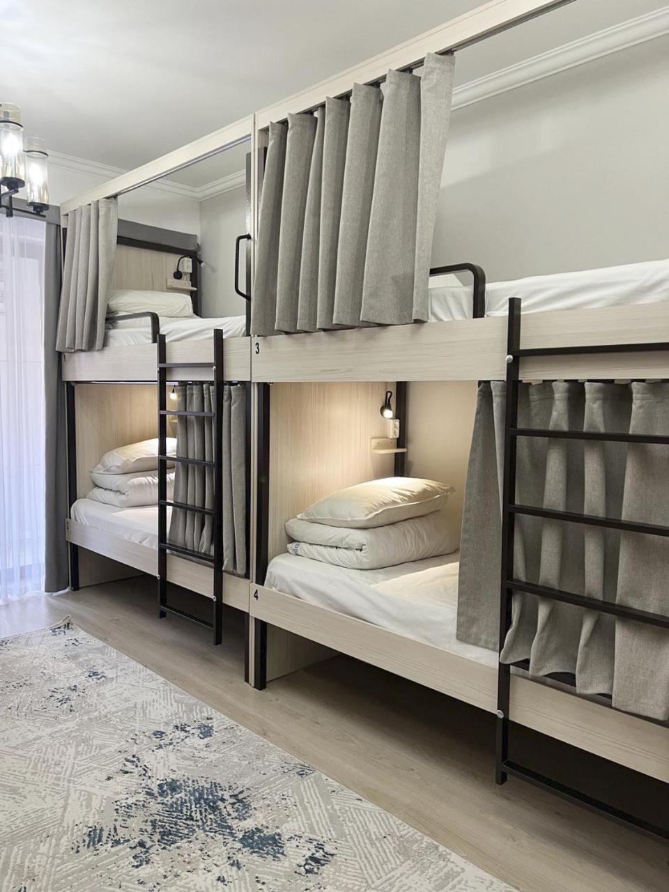 בישקק Compass Hostel מראה חיצוני תמונה